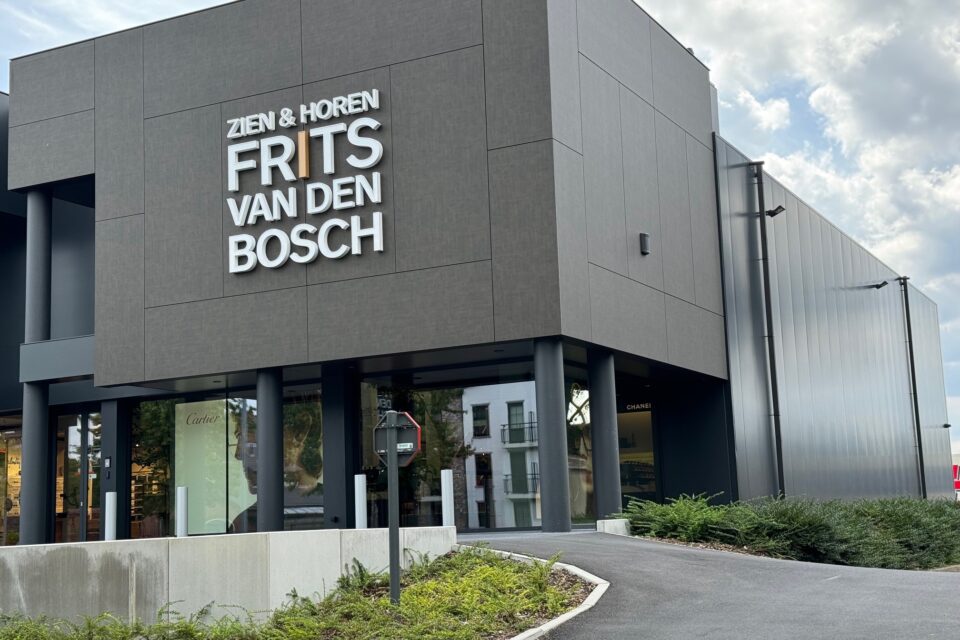 Frits van den Bosch gevelbekleding - Wommelgem - Almobé industriebouw 2